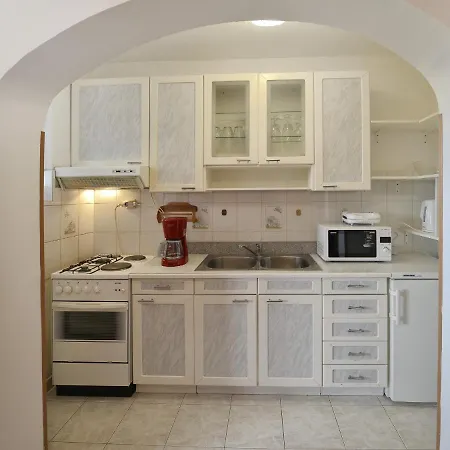 Apartment Kuki *